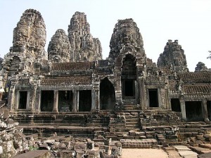 les 37 tours aux 4 visages du temple de Bayon situé à Angkor au cambodge