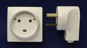 Adaptateur ou convertisseur pour prise électrique