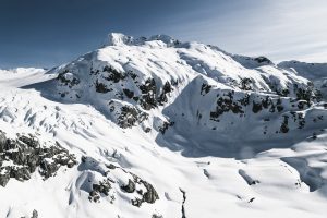 skier-dans-les-Alpes