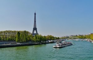 Paris-Tour-Eiffel-la-Seine