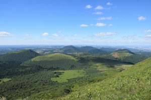 volcan-auvergne-volvic-sejour-vacances